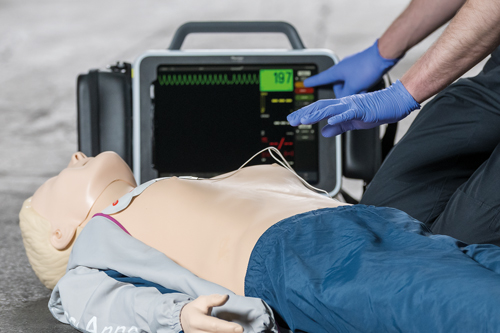 Laerdal Monitor behind manikin